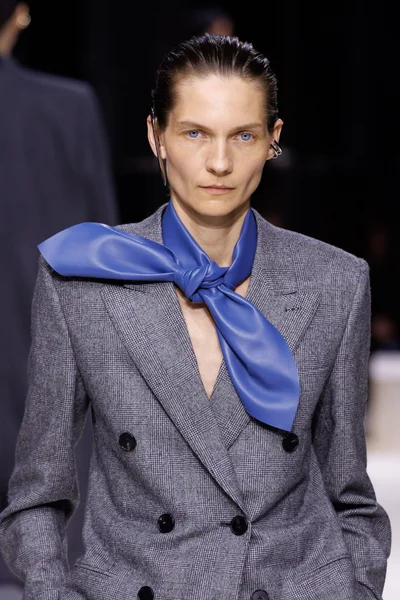 Look 29